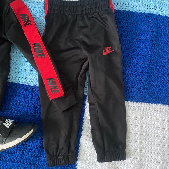 Nike Track Suit & Nike Shoes - Picture 3 of 7